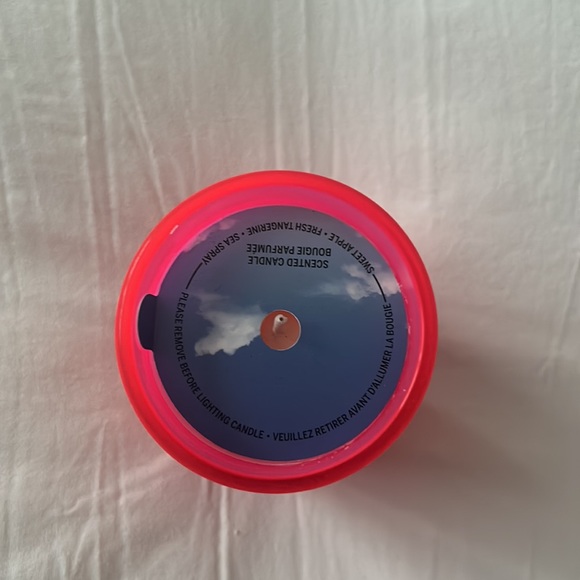 Pink Fresh & Clean Candle - Picture 2 of 3